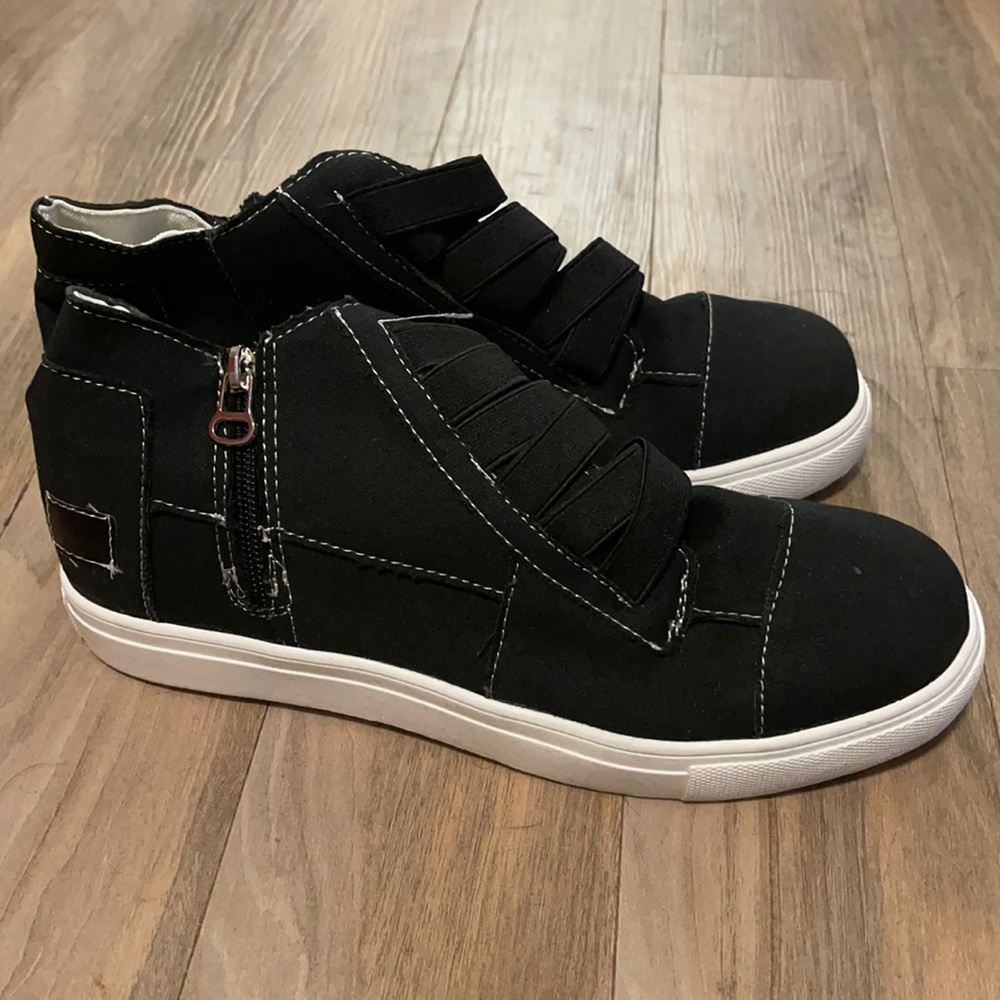 Navy Blue Zip Shoes with White Stitching